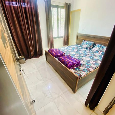 Nirupam Sadan Homestay วรินดาวัน ภายนอก รูปภาพ