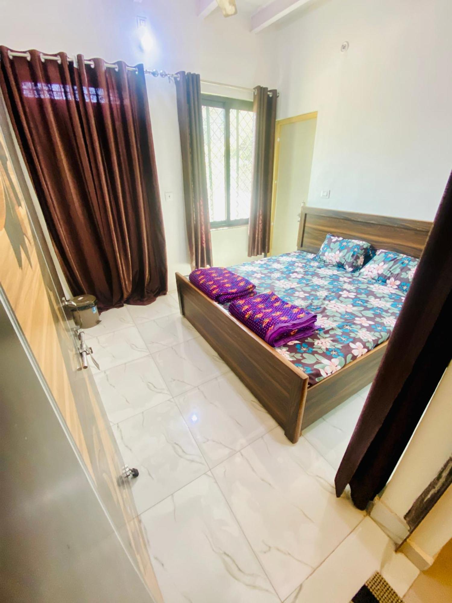 Nirupam Sadan Homestay วรินดาวัน ภายนอก รูปภาพ